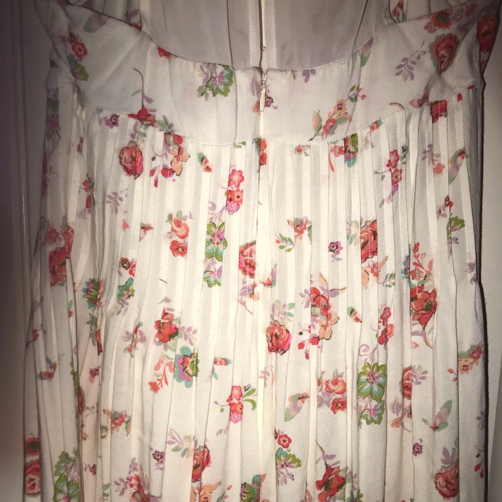 Dress - Picture 8 of 8